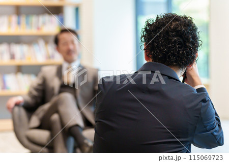 インタビュー　撮影　カメラマン 115069723