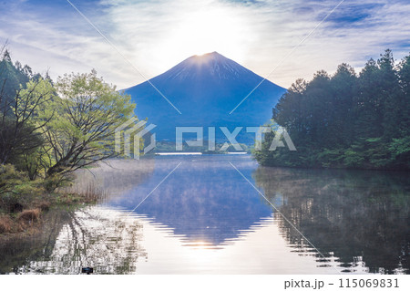 （静岡県）田貫湖のダイヤモンド富士 115069831