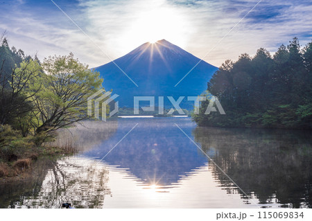 （静岡県）田貫湖のダイヤモンド富士 115069834