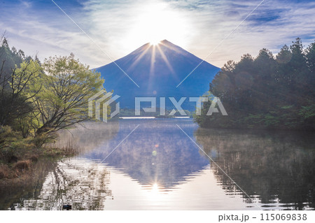 (静岡県)田貫湖のダイヤモンド富士 (静岡県)田貫湖のダイヤモンド富士 115069838