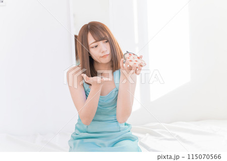 金欠女性 115070566