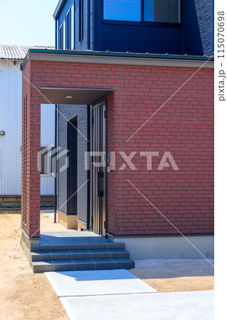 建物外観 玄関アプローチ 建物外観 玄関アプローチ 115070698