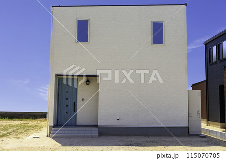 新築住宅外観　モダン住宅 115070705