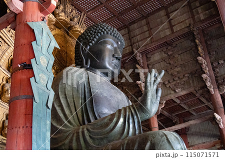 奈良の世界遺産、東大寺の大仏 奈良の世界遺産、東大寺の大仏 115071571