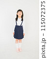 笑顔の小学生 115072375
