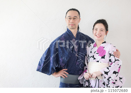 浴衣を着た夫婦 浴衣を着た夫婦 115072680