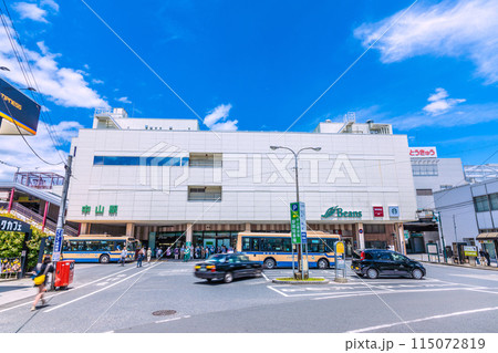 日本の横浜都市景観 横浜市緑区の中山駅などを望む 115072819