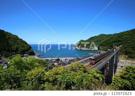 【JR西日本】日本海とキハ189系「はまかぜ」（山陰本線：餘部〜鎧・余部橋梁） 115072823