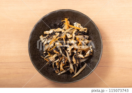 ひじきの煮物　（ごぼう　人参　ひじき　油揚げ） 115073743