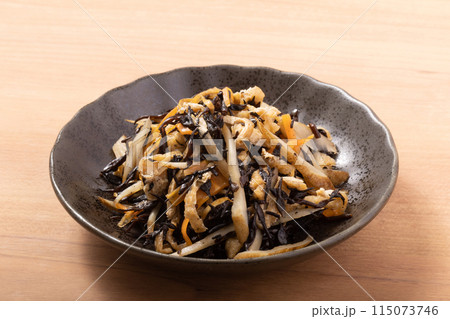 ひじきの煮物　（ごぼう　人参　ひじき　油揚げ） 115073746