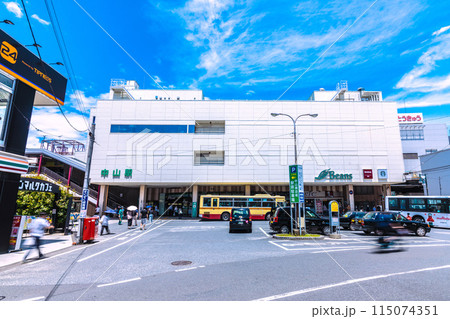 日本の横浜都市景観 横浜市緑区の中山駅などを望む 日本の横浜都市景観 横浜市緑区の中山駅などを望む 115074351