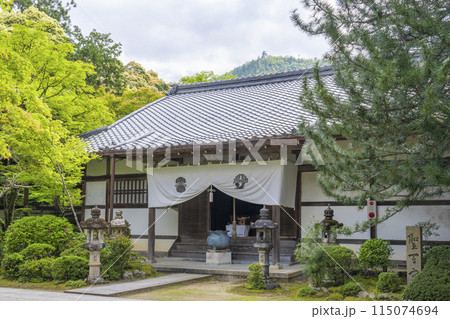 新緑の京都　槇尾山西明寺　聖天堂 115074694