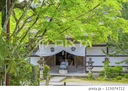 新緑の京都 槇尾山西明寺 聖天堂 新緑の京都 槇尾山西明寺 聖天堂 115074712