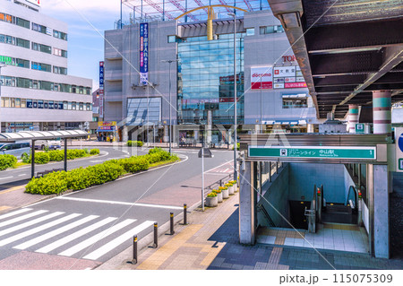 日本の横浜都市景観 横浜市緑区の中山駅などを望む 115075309