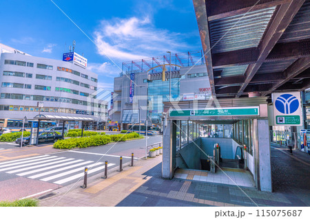 日本の横浜都市景観 横浜市営地下鉄グリーンライン 中山駅出入口1などを望む 115075687