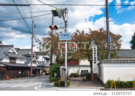 国の重要伝統的建造物保存地区「河原町妻入商家群」 115075717