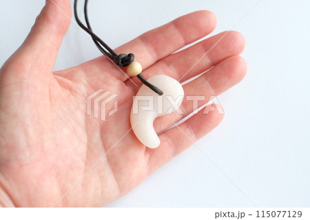 手作りの勾玉のネックレス 115077129