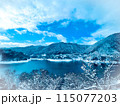 冬のダム湖　日吉ダム　雪　天若湖 115077203