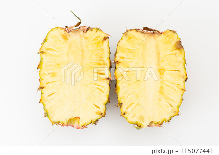 白バックのパイナップル 115077441