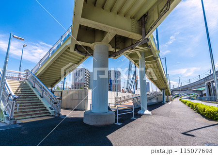日本の横浜都市景観 横浜市営地下鉄グリーンライン 川和町駅前などを望む 日本の横浜都市景観 横浜市営地下鉄グリーンライン 川和町駅前などを望む 115077698