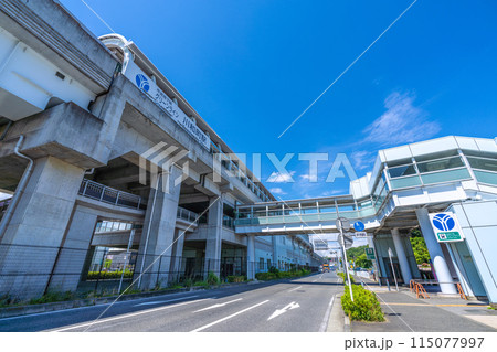 日本の横浜都市景観 横浜市営地下鉄グリーンライン 川和町駅などを望む 115077997