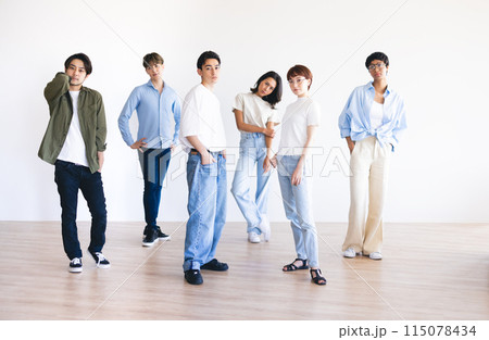 若い男女のポートレート 若い男女のポートレート 115078434