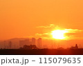 オレンジ色に染まる空 115079635