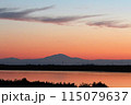 朝焼けの霧立つ 115079637