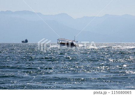 来島海峡馬島から燧灘と四国山地を望む 来島海峡馬島から燧灘と四国山地を望む 115080065