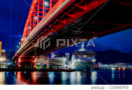 神戸港のノルウェージャンスピリット 115080703