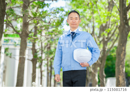 作業服の男性 ヘルメット ポートレート 作業服の男性 ヘルメット ポートレート 115081716