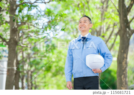 作業服の男性 ヘルメット ポートレート 作業服の男性 ヘルメット ポートレート 115081721