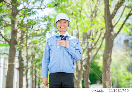 作業服の男性　ヘルメット　お任せ 115081740