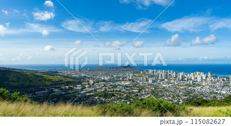 ハワイのタンタラス展望台から見た海と空 115082627