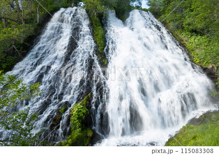 オシンコシンの滝、世界遺産知床、滝つぼ オシンコシンの滝、世界遺産知床、滝つぼ 115083308