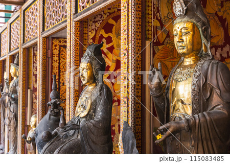 Ancient statues of Gangaramaya Temple, Sri Lanka 115083485