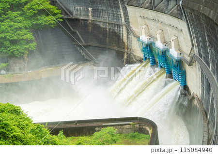 天ケ瀬ダムの放水 ダム 発電所 増水したダム 天ケ瀬ダムの放水 ダム 発電所 増水したダム 115084940