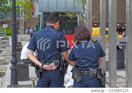 Singaporean police officers Singaporean police officers 115085125