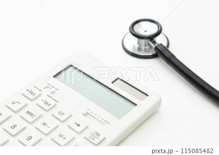 聴診器と電卓 115085482
