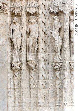 Sculpture in stone 115085784