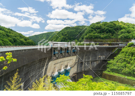 天ケ瀬ダムの放水 ダム 発電所 増水したダム 天ケ瀬ダムの放水 ダム 発電所 増水したダム 115085797