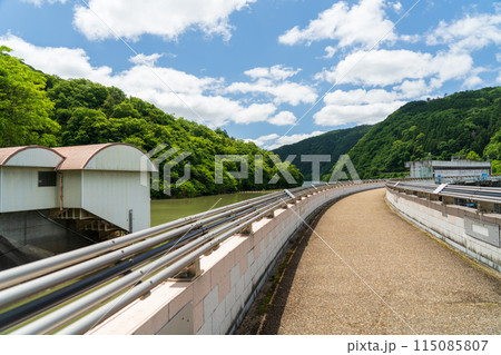 天ケ瀬ダムの放水　ダム　発電所　増水したダム 115085807