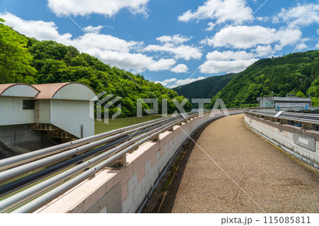 天ケ瀬ダムの放水　ダム　発電所　増水したダム 115085811