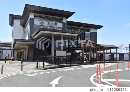 豊橋市　東海道本線二川駅北口と駅前ロータリー 115086331