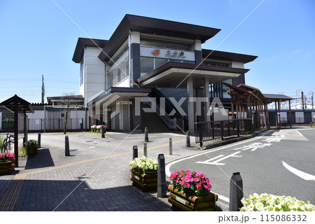 豊橋市　東海道本線二川駅北口と駅前ロータリー 115086332