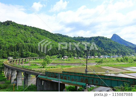 叶津川橋梁を渡る只見線 叶津川橋梁を渡る只見線 115087088