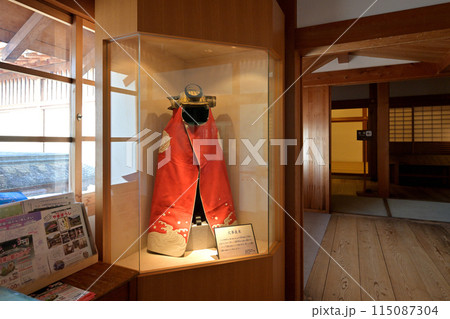 篠山城 大書院内に展示された火事装束（兵庫県丹波篠山市） 115087304