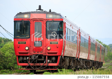 JR九州 特急「ゆふ」(キハ185系) JR九州 特急「ゆふ」(キハ185系) 115087558