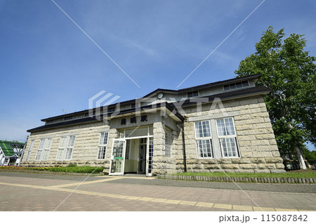 美瑛軟石が美しい美瑛駅 115087842