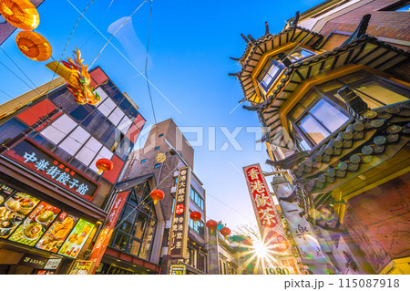 日本の横浜都市景観 希望の光…中華街大通り香港路前のドラゴンランタン（2024春節燈花）＝28日 115087918